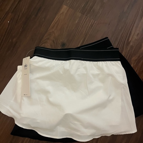 ALO YOGA knock off skirt (is exactly identical to the real one) - Picture 3 of 4
